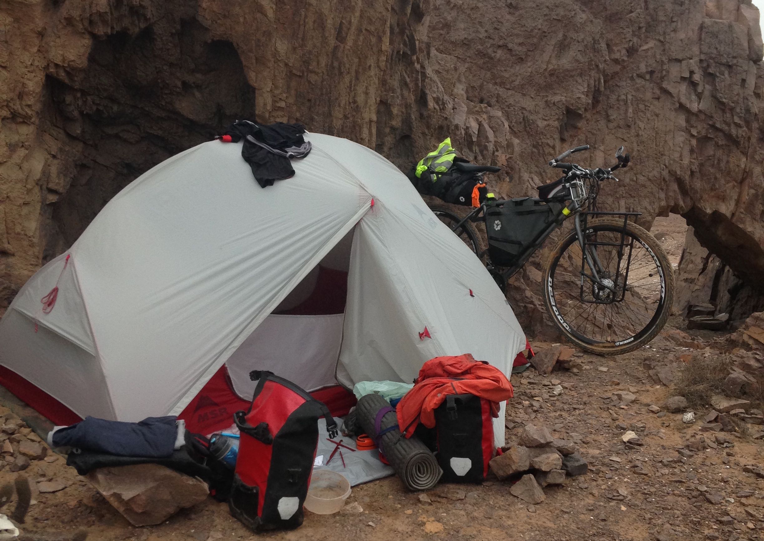 Acampando en las costas de Perú entre Tacna y Lima