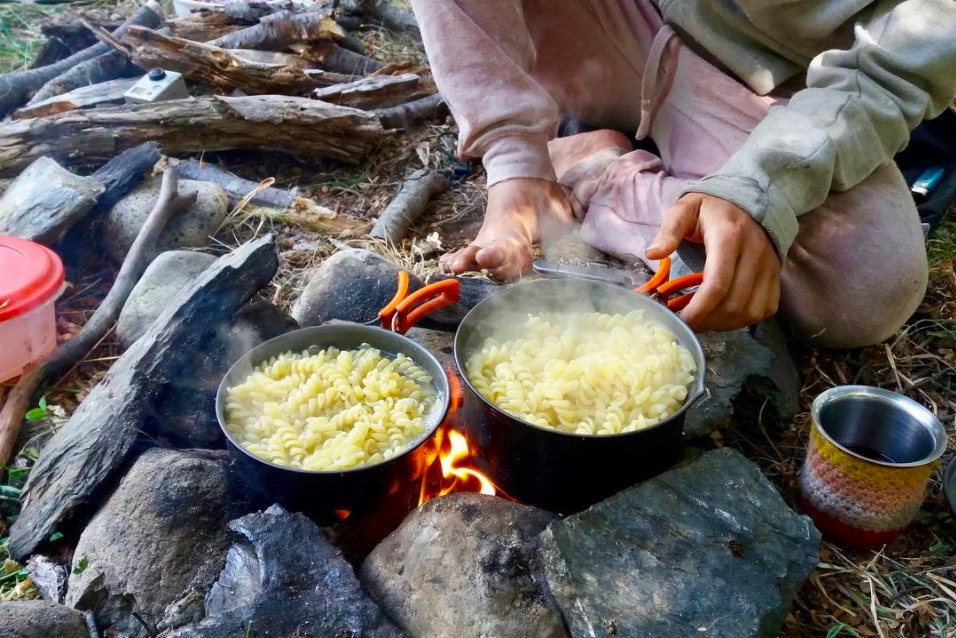 Cocinando en fogata