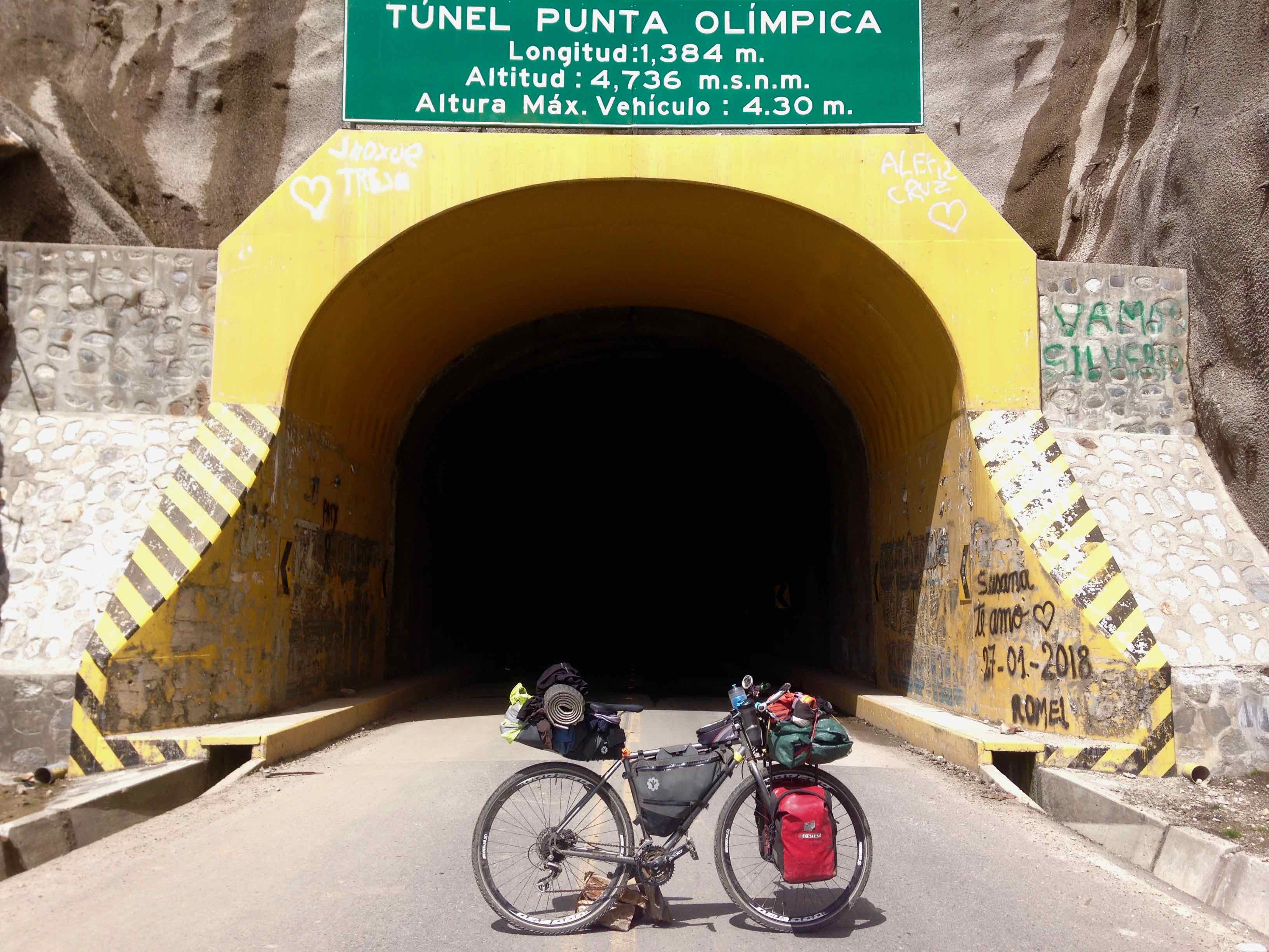 Cruzando el tunel más alto del mundo a 4700 msnm